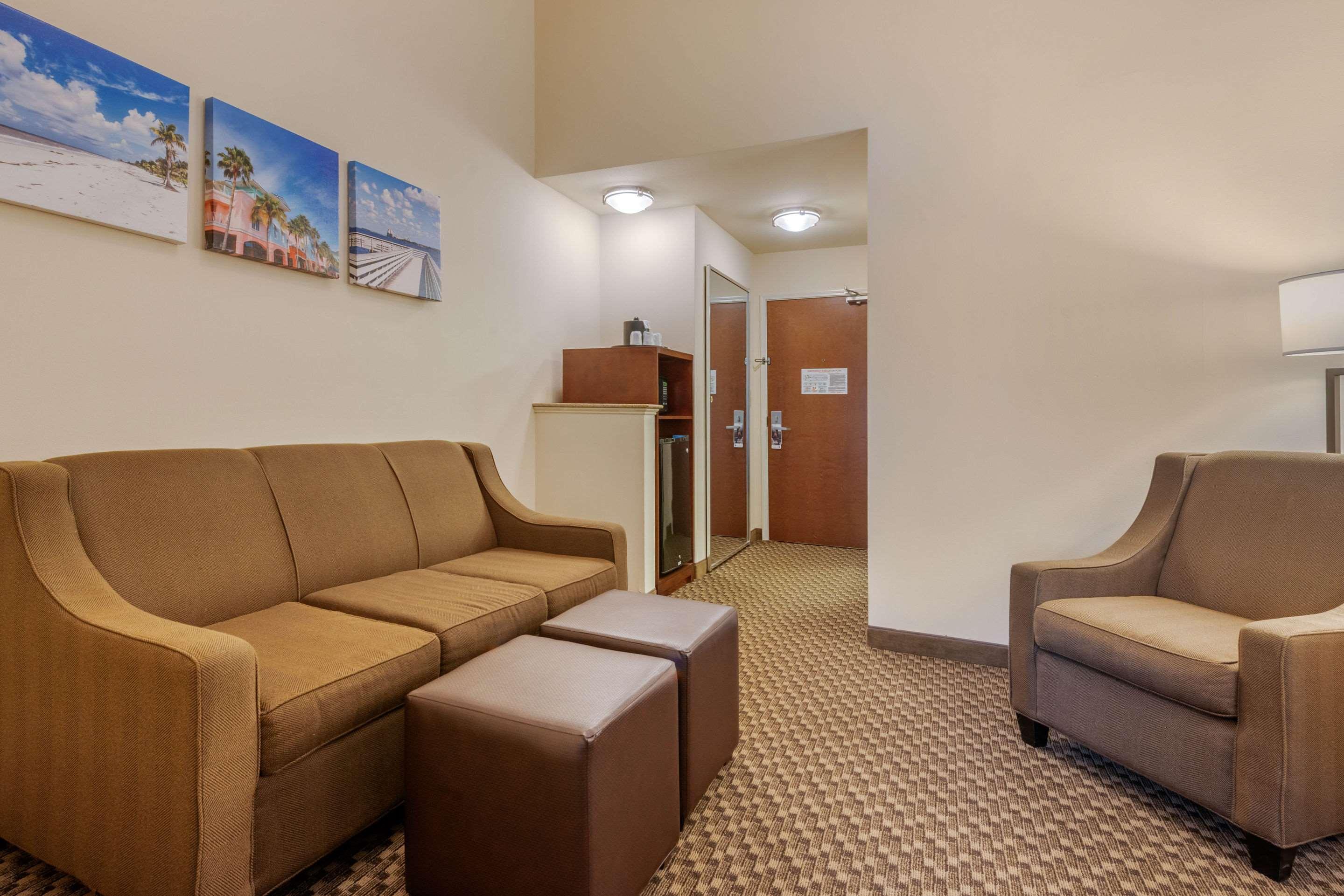 Comfort Inn & Suites Airport Fort Myers Exterior foto