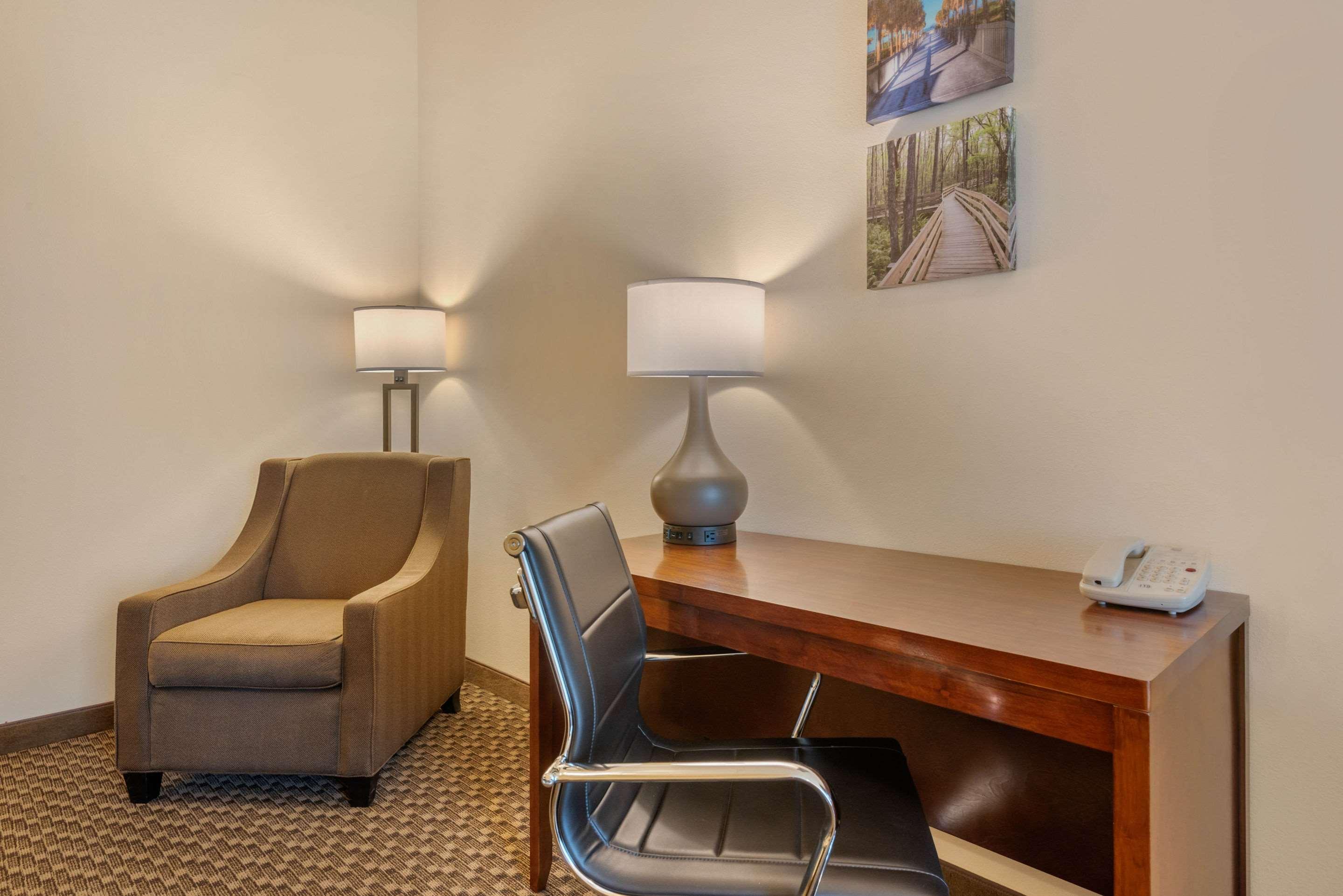 Comfort Inn & Suites Airport Fort Myers Exterior foto