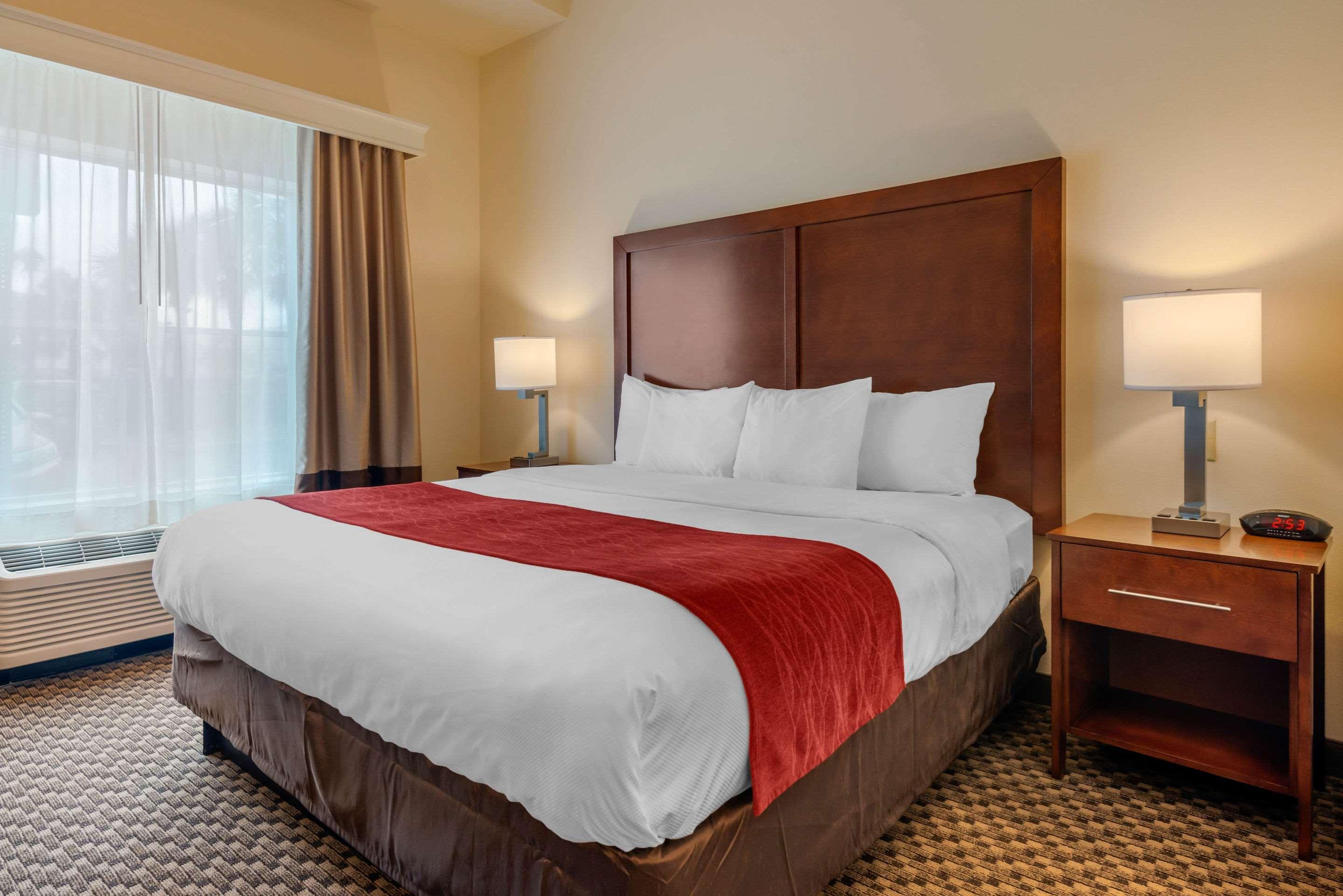 Comfort Inn & Suites Airport Fort Myers Exterior foto