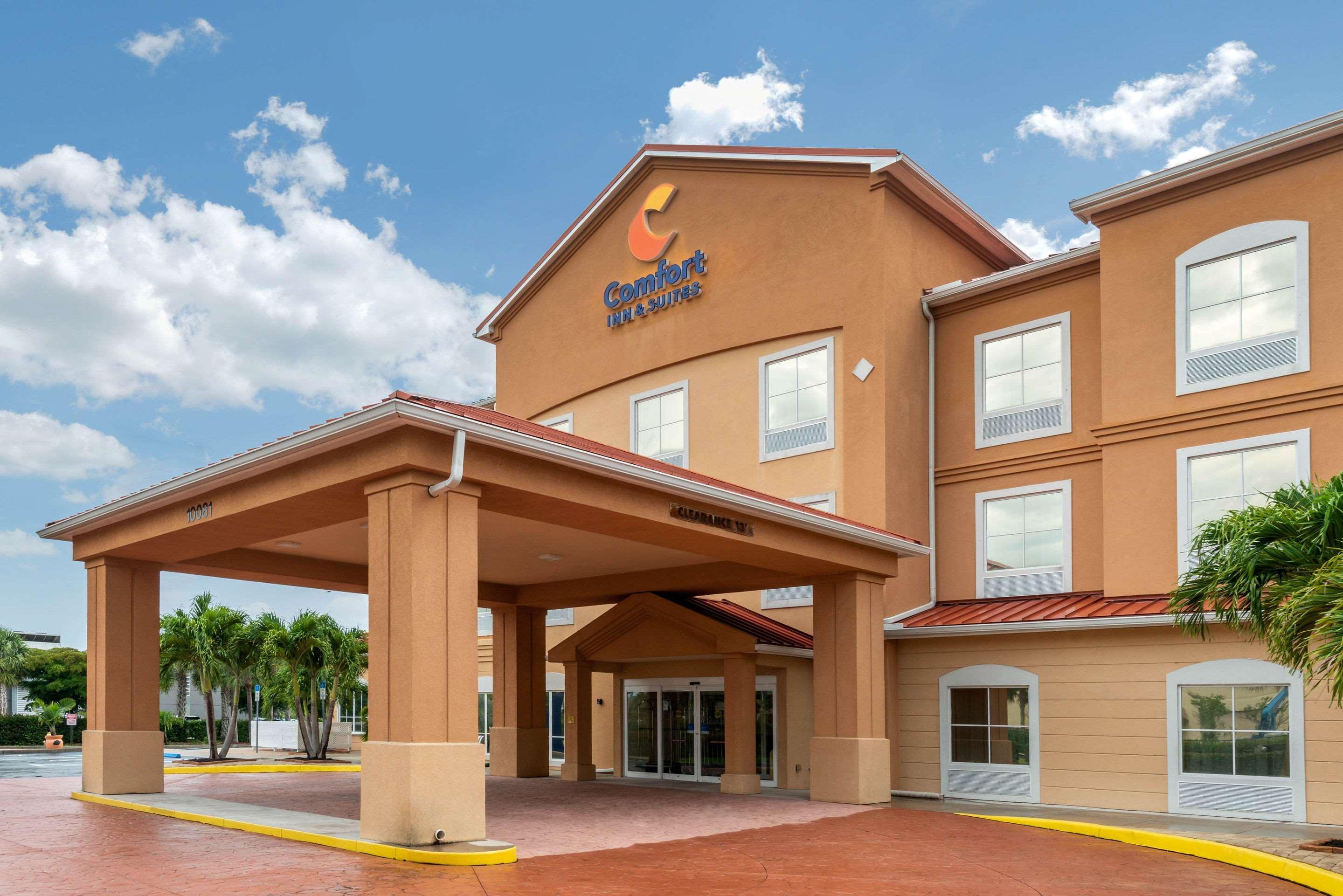 Comfort Inn & Suites Airport Fort Myers Exterior foto