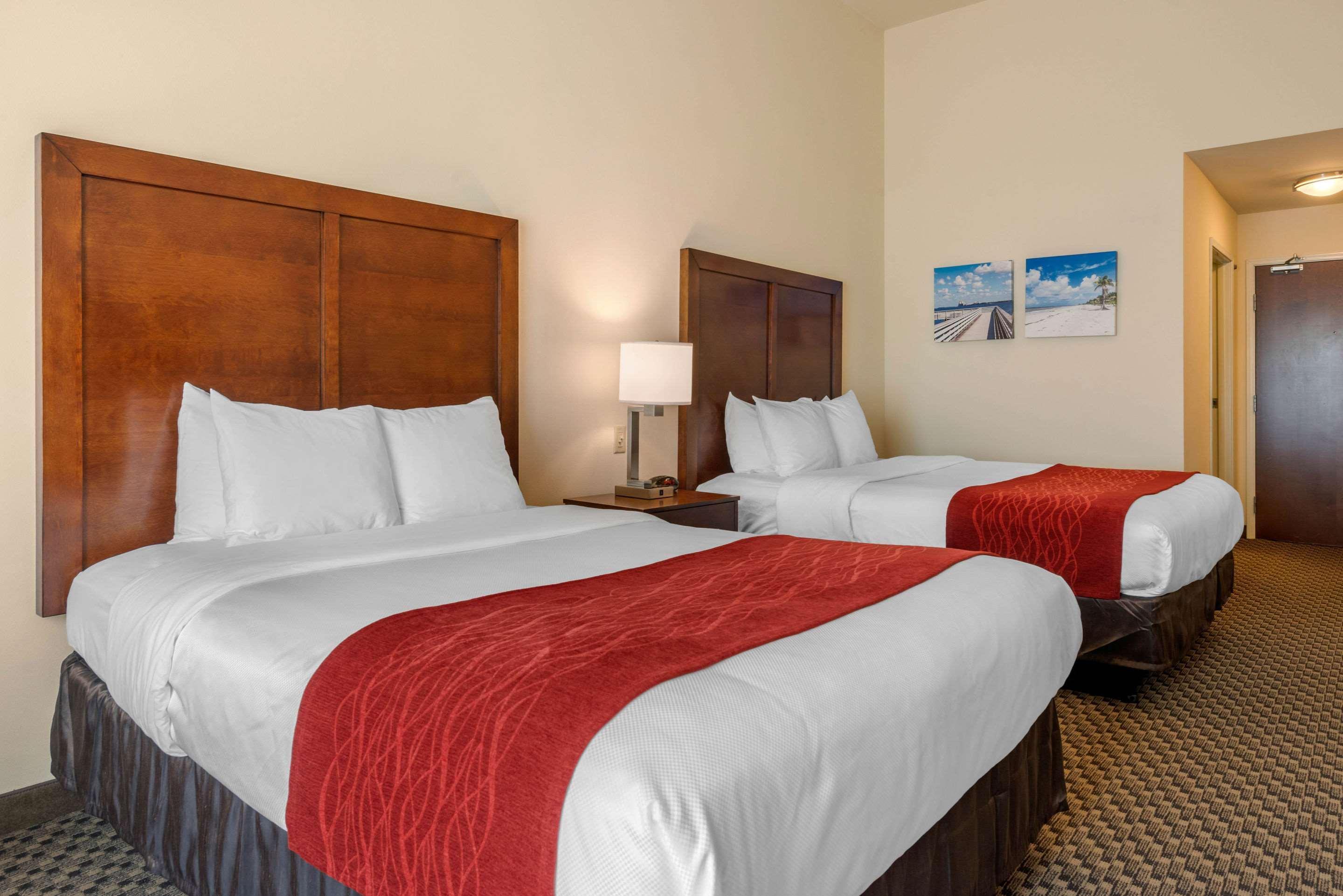 Comfort Inn & Suites Airport Fort Myers Exterior foto